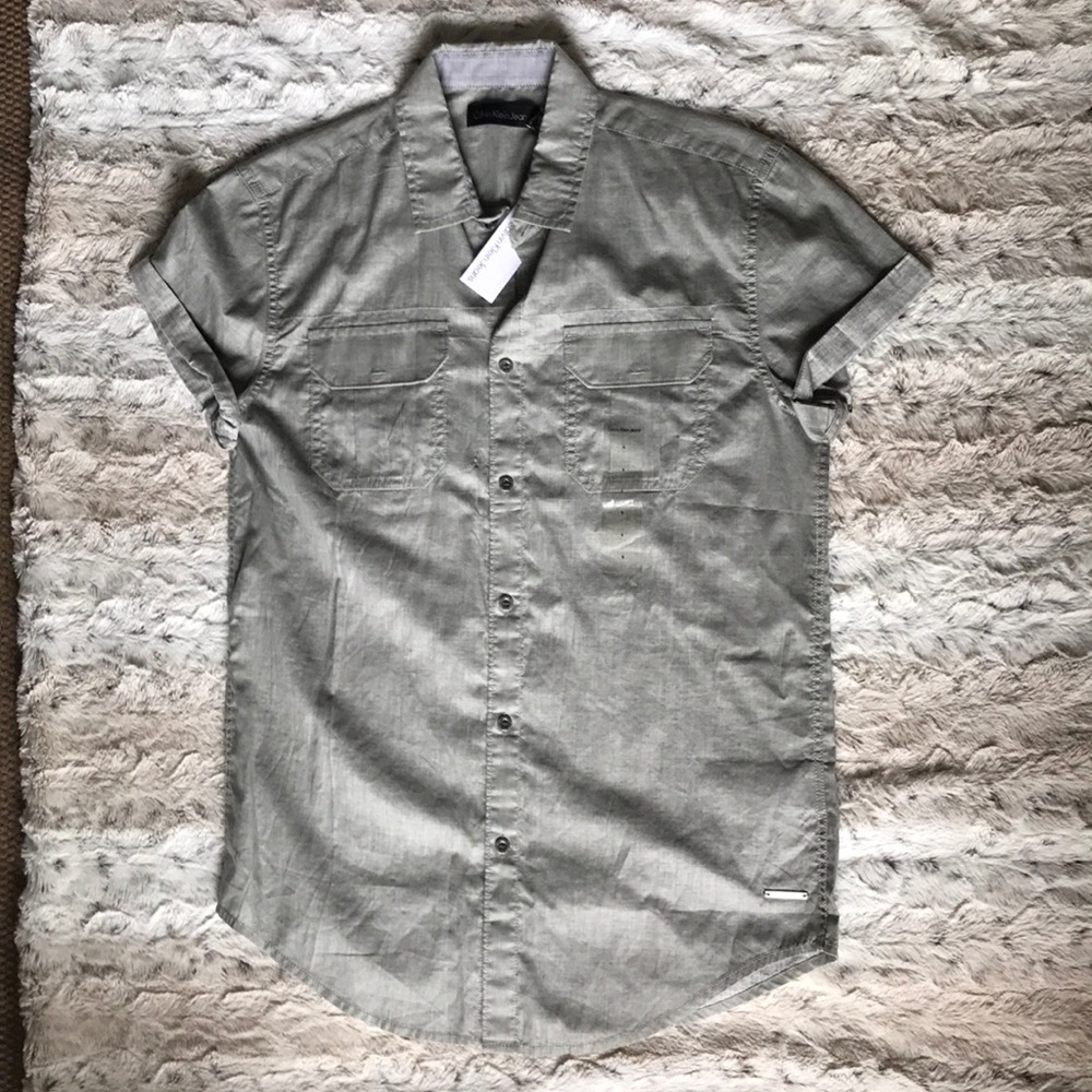 Men’s Calvin Klein gray short sleeve button up